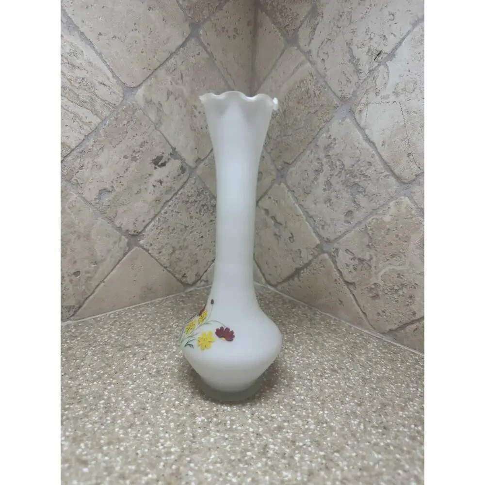 Vintage Fenton Frosted White Daisy Floral Bud Vase Ruffled Scalloped Cottagecore